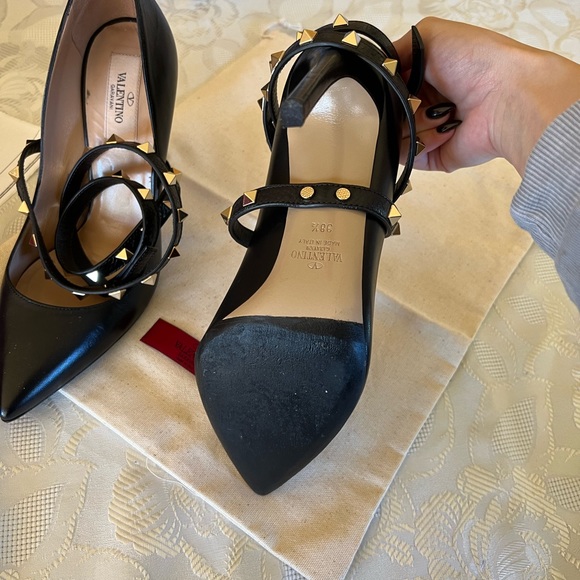 Gorgeous Valentino heels. - Picture 5 of 8
